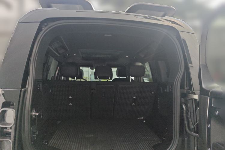 Used Land Rover Defender 2025 110 3.0T P400 X Trunk