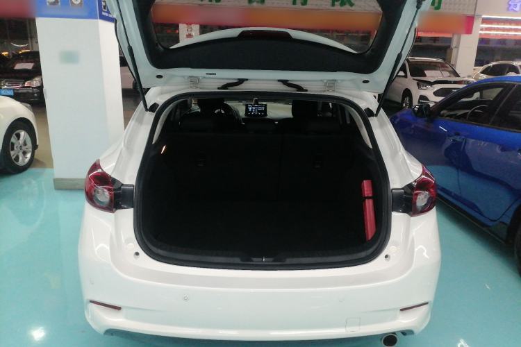 Used Mazda Mazda 3 Axela 2019 Cloud-Control Edition Hatchback 1.5L Automatic Comfort Model China VI Standard