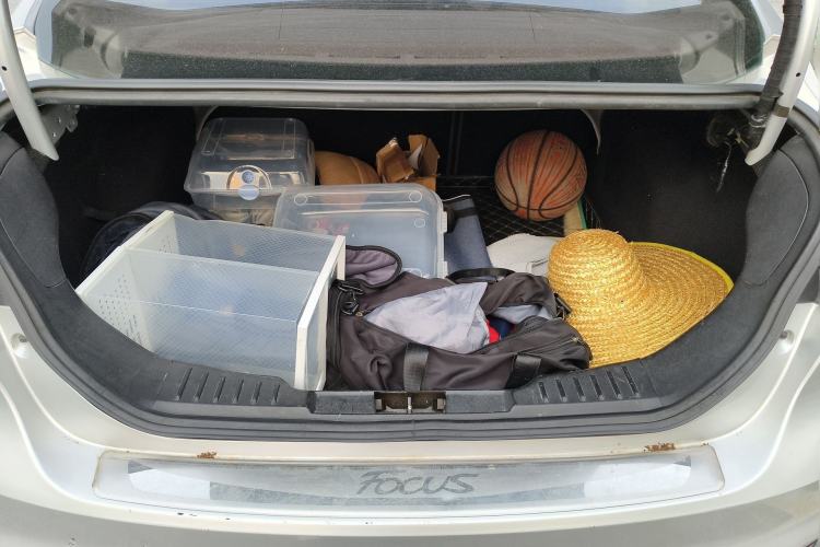 Used Ford Focus 2012 Sedan 1.6L Manual Comfort Model Trunk