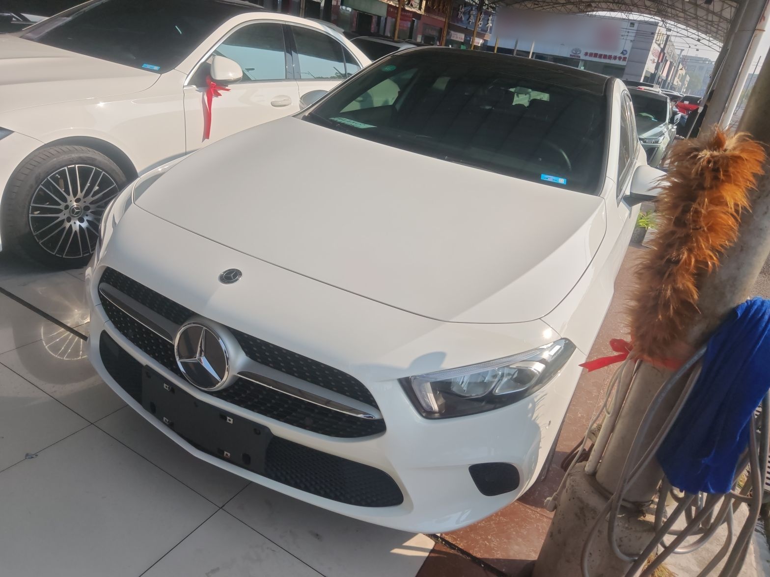 Под передней частью автомобиля