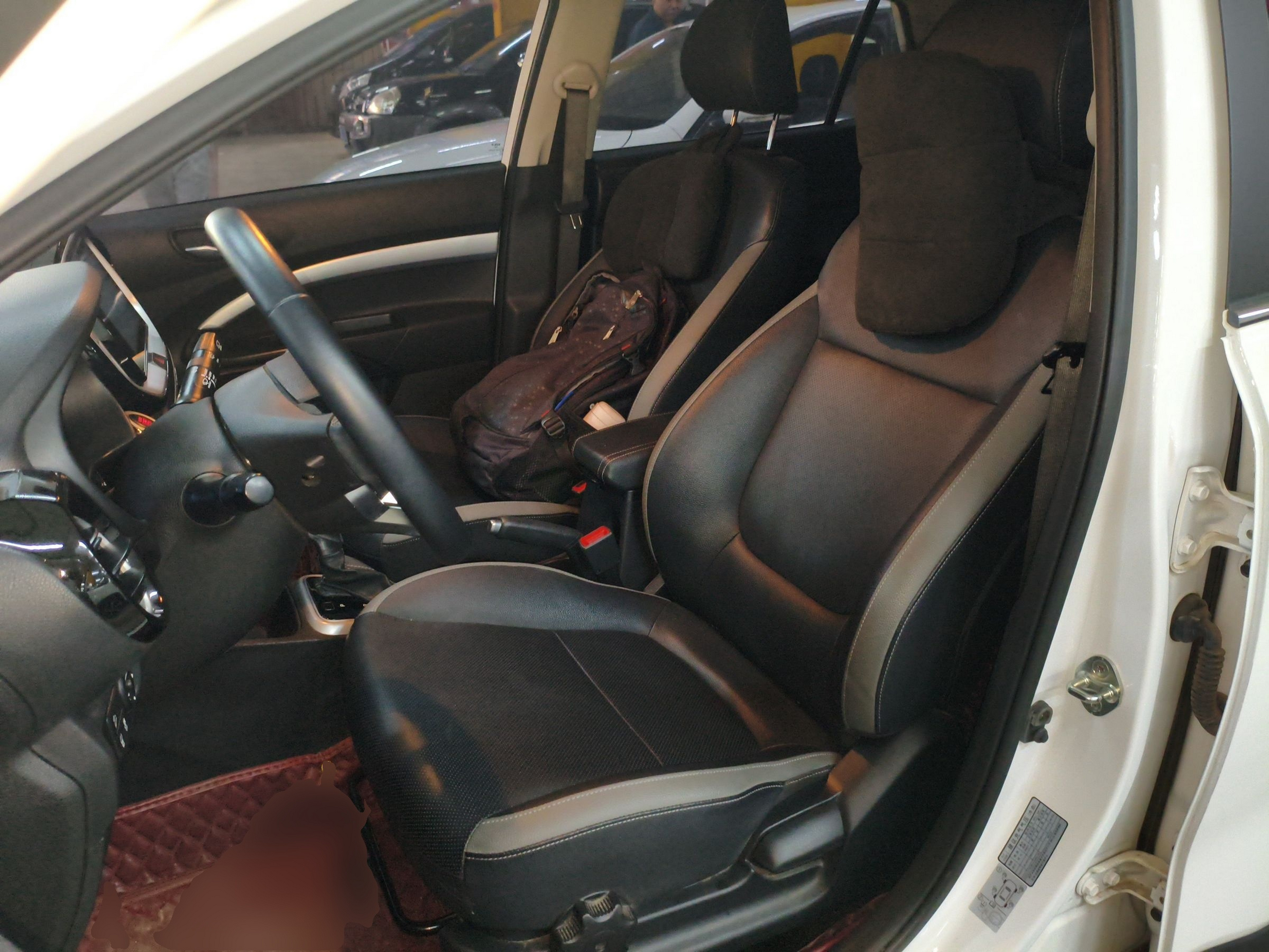 Переднее сиденье в автомобиле