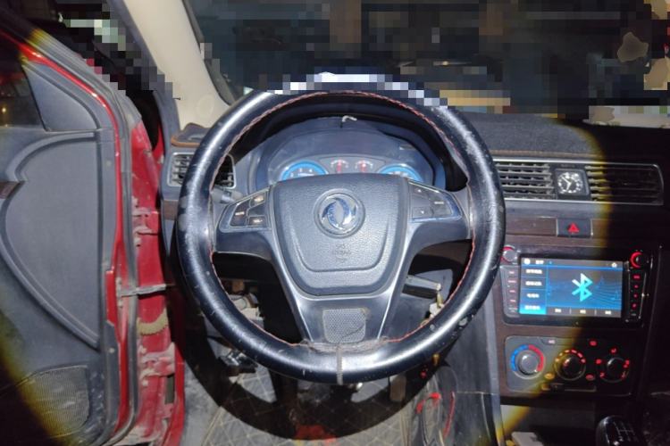 Used Dongfeng Fengon 360 2015 1.5L Manual Luxury 7-Seater China V Emission Standard Steering Wheel