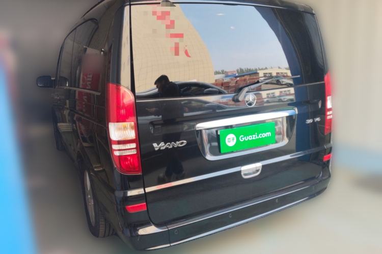 Used Mercedes-Benz Viano 2013 3.0L Hospitality Edition Rear Left 45 Deg