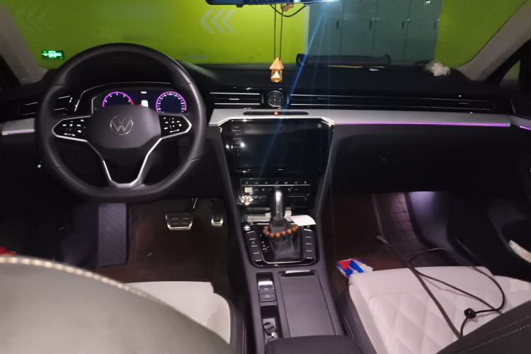 Used Volkswagen Magotan 2023 2 Million Units Commemorative Edition 330TSI DSG Luxury Version Center Console