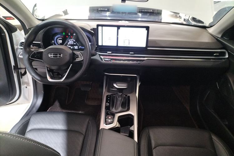 Used Geely Auto Emgrand 2023 4th Generation Champion Edition 1.5L CVT Prestige Model Center Console