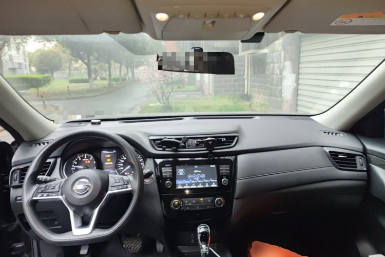 Used Nissan X-Trail 2017 2.0L CVT Comfort Edition 2WD Center Console