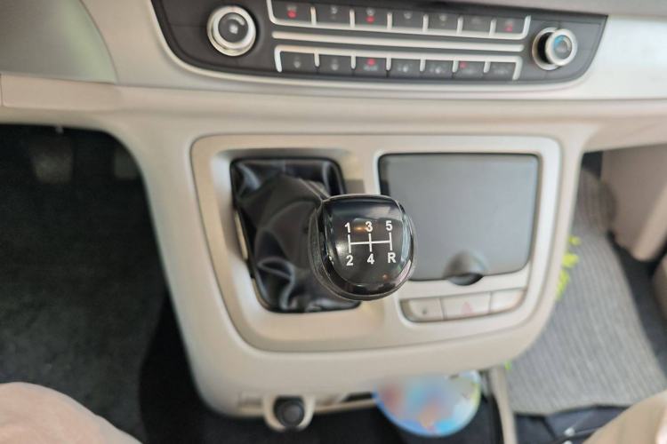 Used SAIC MAXUS G10 2014 2.4L Manual Fashion Edition