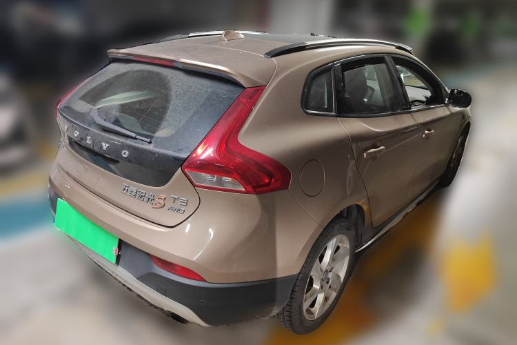 Used Volvo V40 2014 Cross Country T5 AWD Smart Luxury Edition