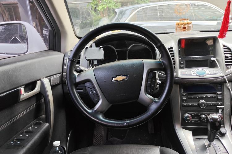 Used Chevrolet Captiva 2015 2.4L 4x4 Flagship Edition 7-Seater
