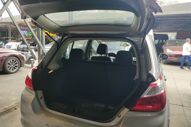 Used Venucia R50 2014 1.6L Automatic Splendid Edition
