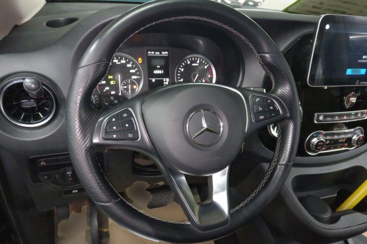 Used Mercedes-Benz Vito 2023 2.0T Business Version 7 Seats Steering Wheel