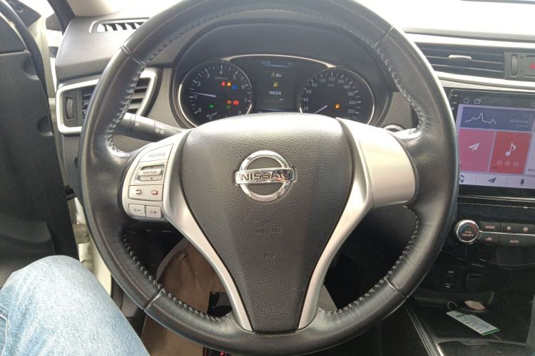 Used Nissan X-Trail 2014 2.0L CVT Comfort Edition 2WD Steering Wheel
