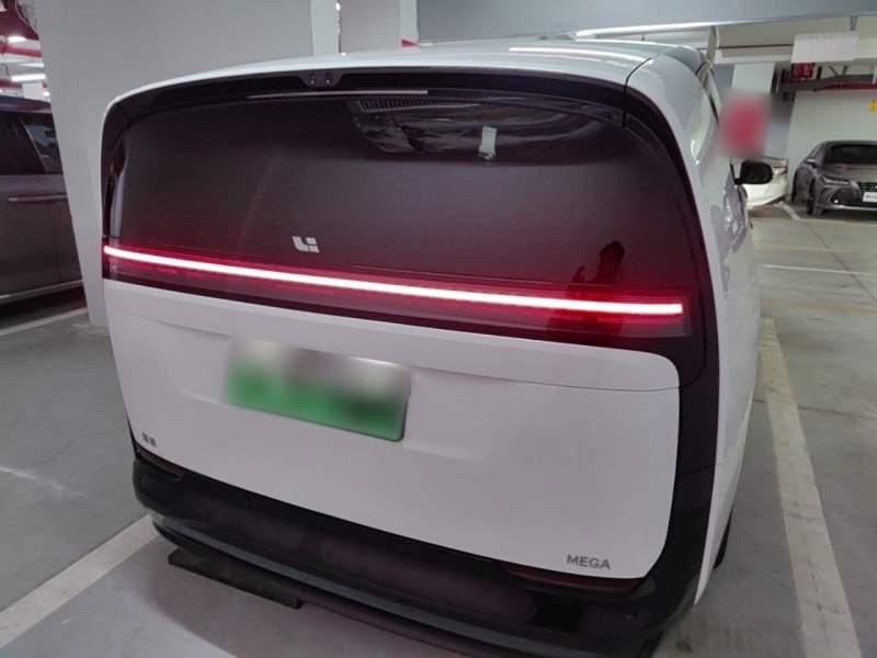 Used Li Auto MEGA 2025 Home Family Special Edition — 5