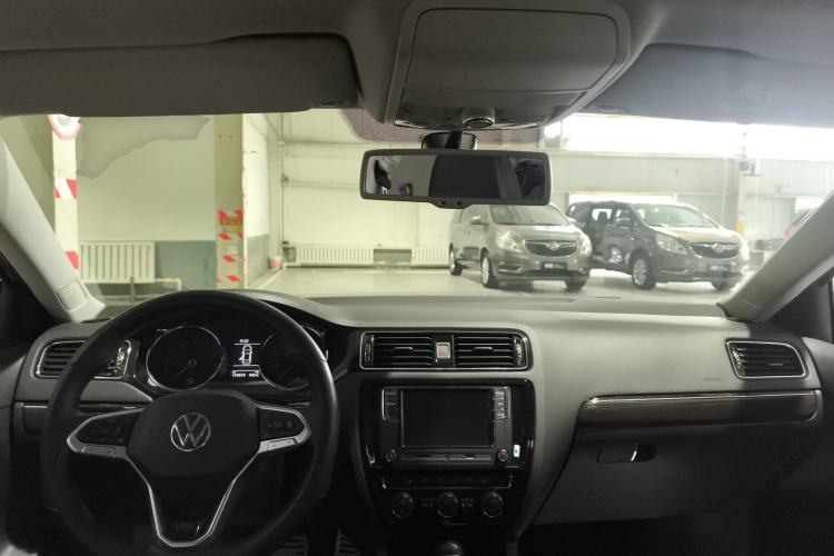 Used Volkswagen Sagitar 2015 230TSI Automatic Luxury Model
