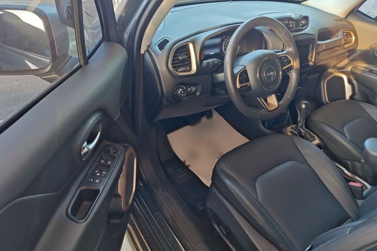 Used Jeep Renegade 2017 180TS Automatic All-Wheel Drive Versatile Edition
