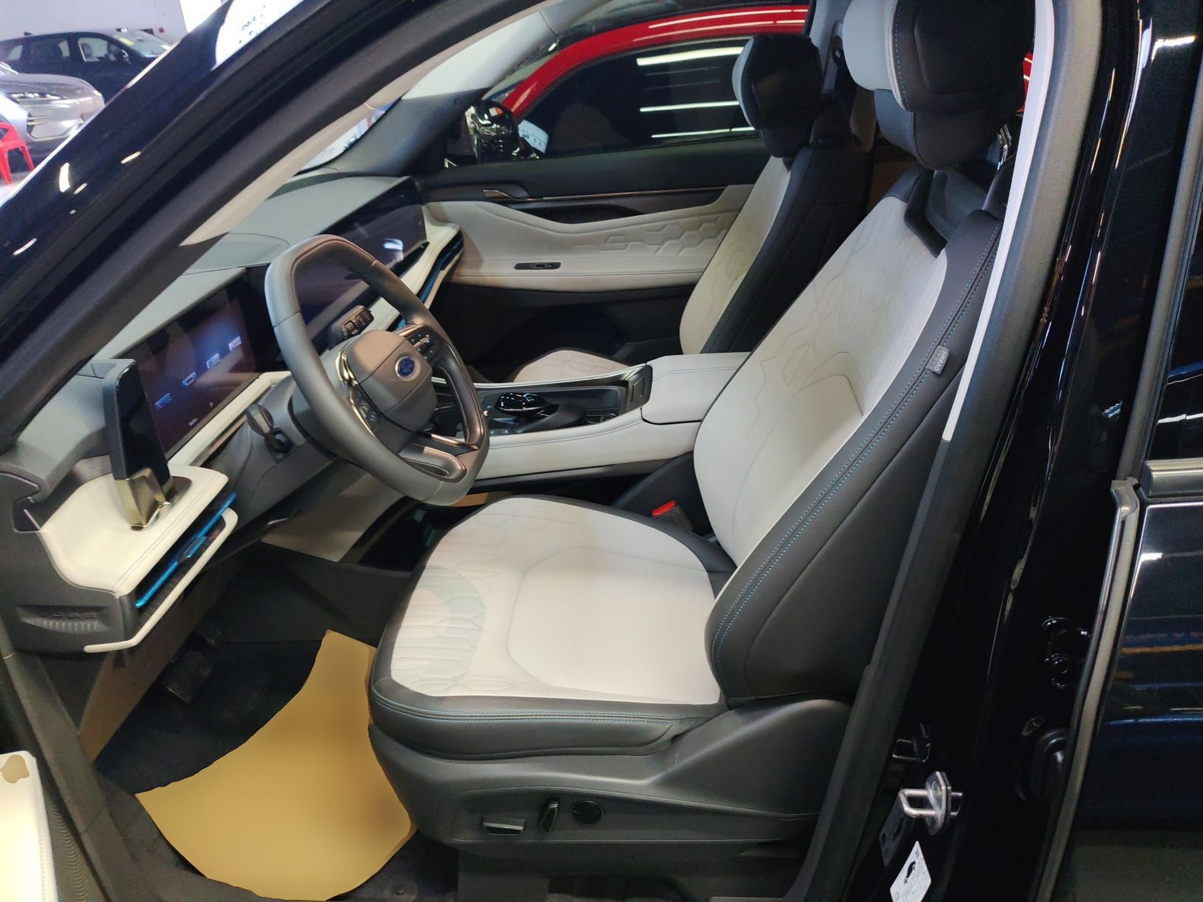 المقاعد الأمامية داخل السيارة