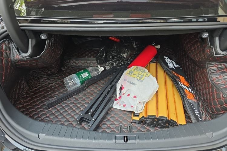 Used Hongqi H5 2020 1.8T Automatic Smart Connect Flagship Edition Trunk