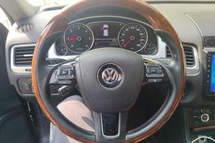 Used Volkswagen Touareg 2011 3.0 TDI Diesel Comfort Version Steering Wheel