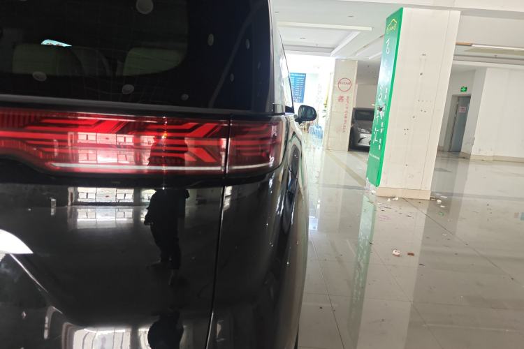 Used Denza D9 2022 DM-i 970 Four-Wheel Drive Prestige Model
