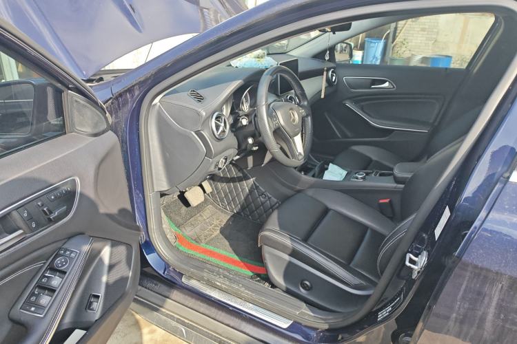 Used Mercedes-Benz GLA 2016 GLA 220 4MATIC Fashion Edition Interior 3