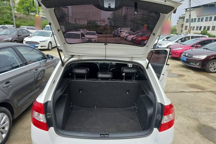 Used Skoda Rapid Spaceback 2016 Revised Version 1.6L Automatic Front-Drive Edition Trunk