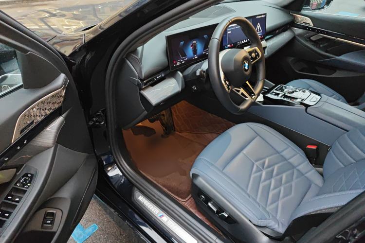 Used BMW 5 Series 2025 530Li Luxury Edition M Sport Package
