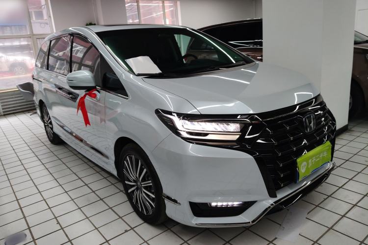 Used Honda Elysion 2024 2.0L eHEV Luxury Edition Front Right 45 Deg