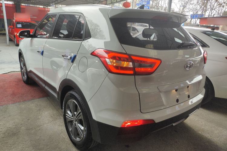 Used Hyundai ix25 2015 1.6L Automatic Two-Wheel-Drive Deluxe DLX Model