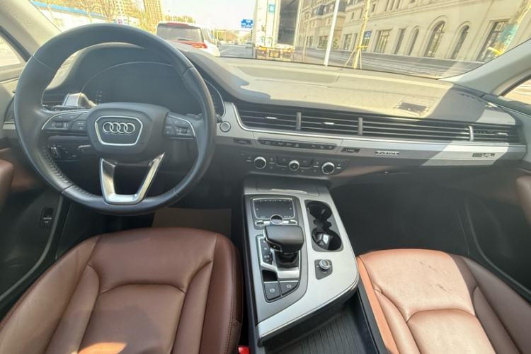 Used Audi Q7 2019 55 TFSI Technology Edition Interior 4