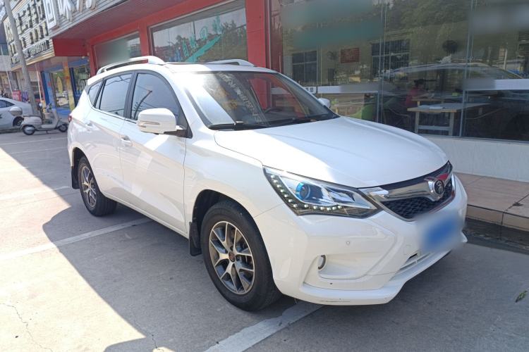 Used BYD Song 2016 GaiShi Edition 1.5TI Manual Elite Model Front Right 45 Deg