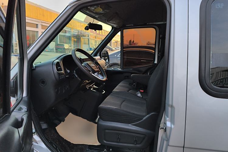 Used JMC Transit 2019 2.8T Commercial Version Short Wheelbase Mid-Roof 6-Seater China VI JX493