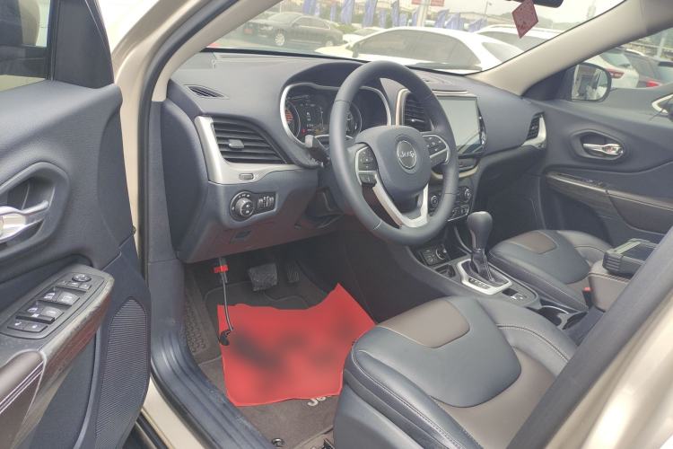 Used Jeep Cherokee 2016 2.4L Leading Edition Driver Seat