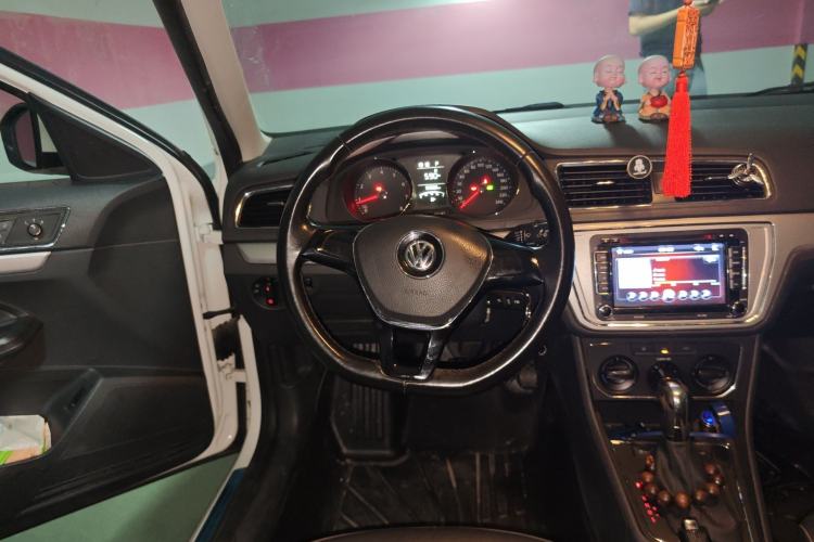 Used Volkswagen Lavida 2015 1.6L Automatic Comfort Edition Steering Wheel