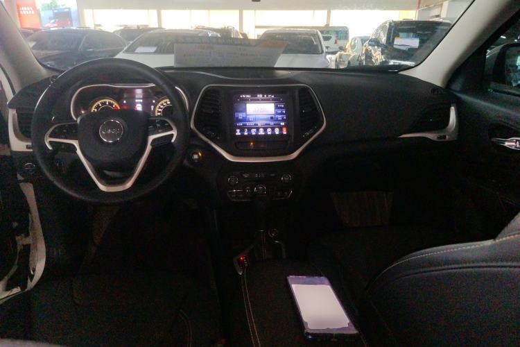 Used Jeep Cherokee 2016 2.4L Leading Smart Version Center Console