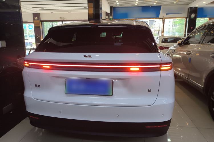 Used Li Auto i6 2025 Model Four-Wheel-Drive Standard Type Rear