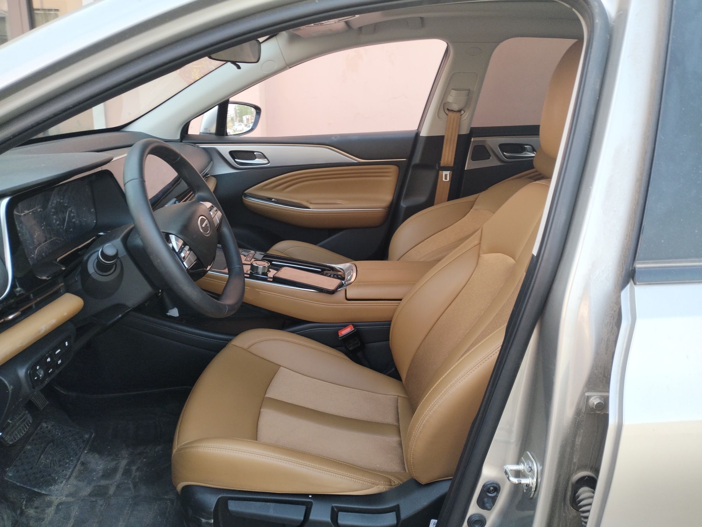 Переднее сиденье в автомобиле