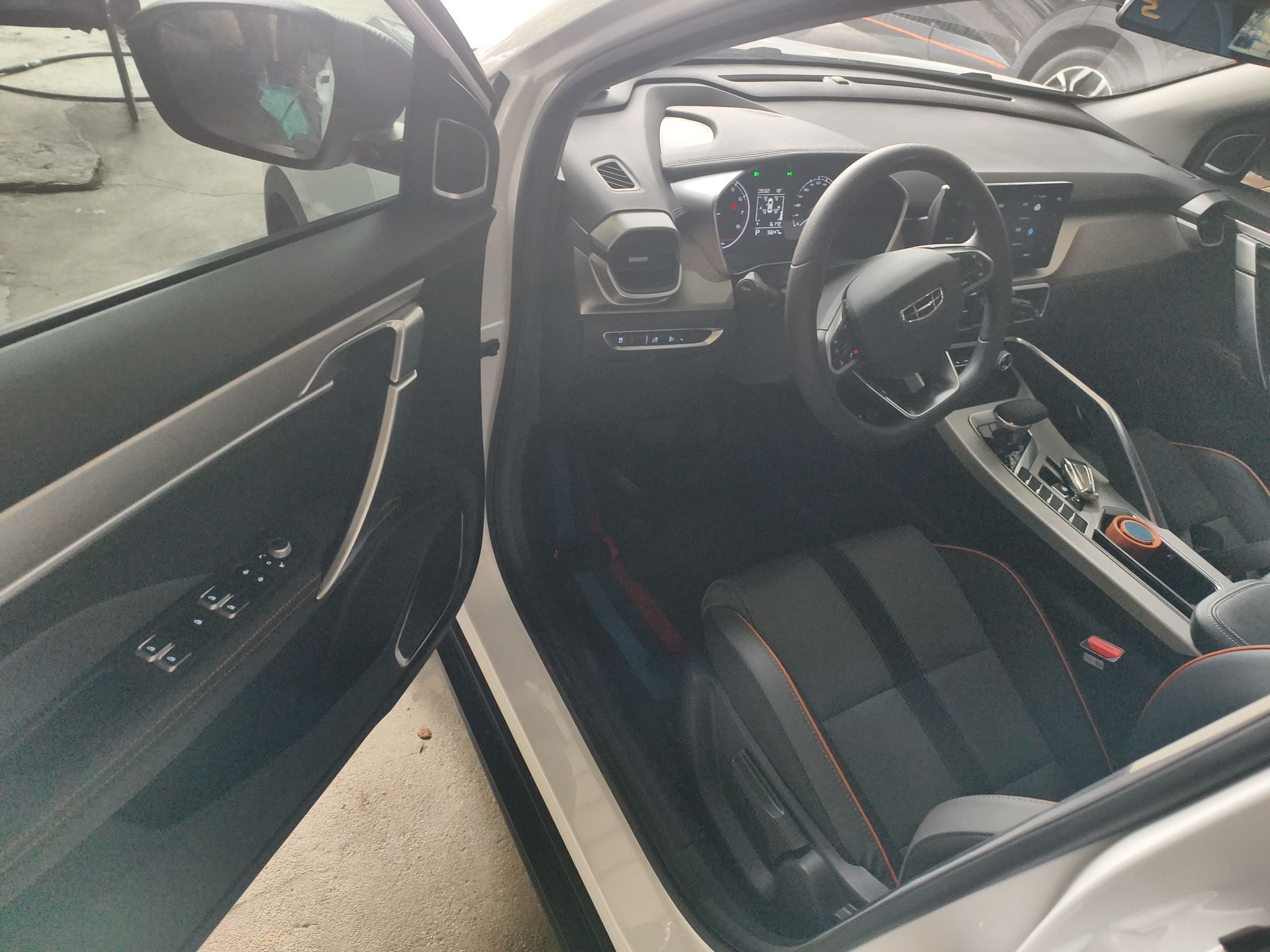 Geely Auto Coolray 2024 1.5T DCT Longteng Edition — снимка 18