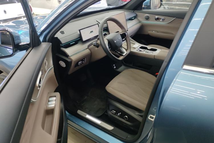 Used Chery Tiggo 8 PLUS C-DM 2025 1.5T 116 km Prestige Version 5 Seats