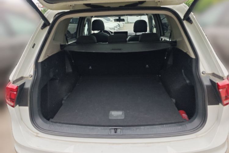 Used Volkswagen Tiguan L 2023 300TSI Automatic Two-Wheel Drive Smart Edition
