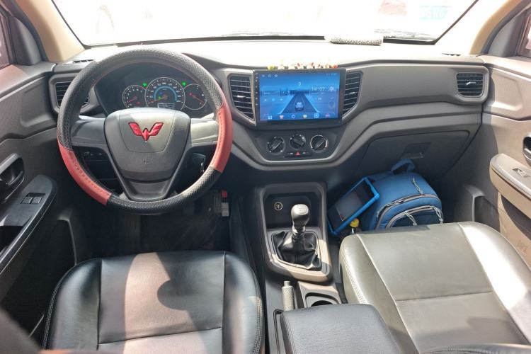 Used Wuling Hongguang V 2022 1.5L Enjoy Edition Hydraulic Power Steering LAR Center Console