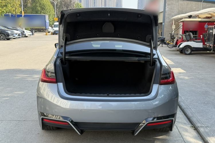 Used BMW i3 2024 eDrive 35 L
