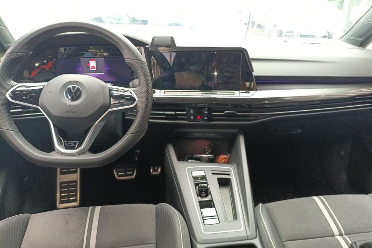 Used Volkswagen Golf 2023 Facelift 280TSI DSG R-Line Lite Center Console