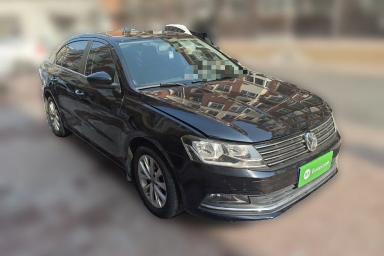 Used Volkswagen Lavida 2015 230TSI DSG Comfort Edition Front Right 45 Deg