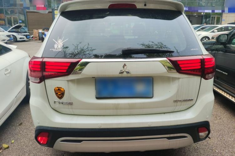 Used Mitsubishi Outlander 2019 2.4L 4x4 Zhi Xiang Edition 7 Seats China VI Standard Rear