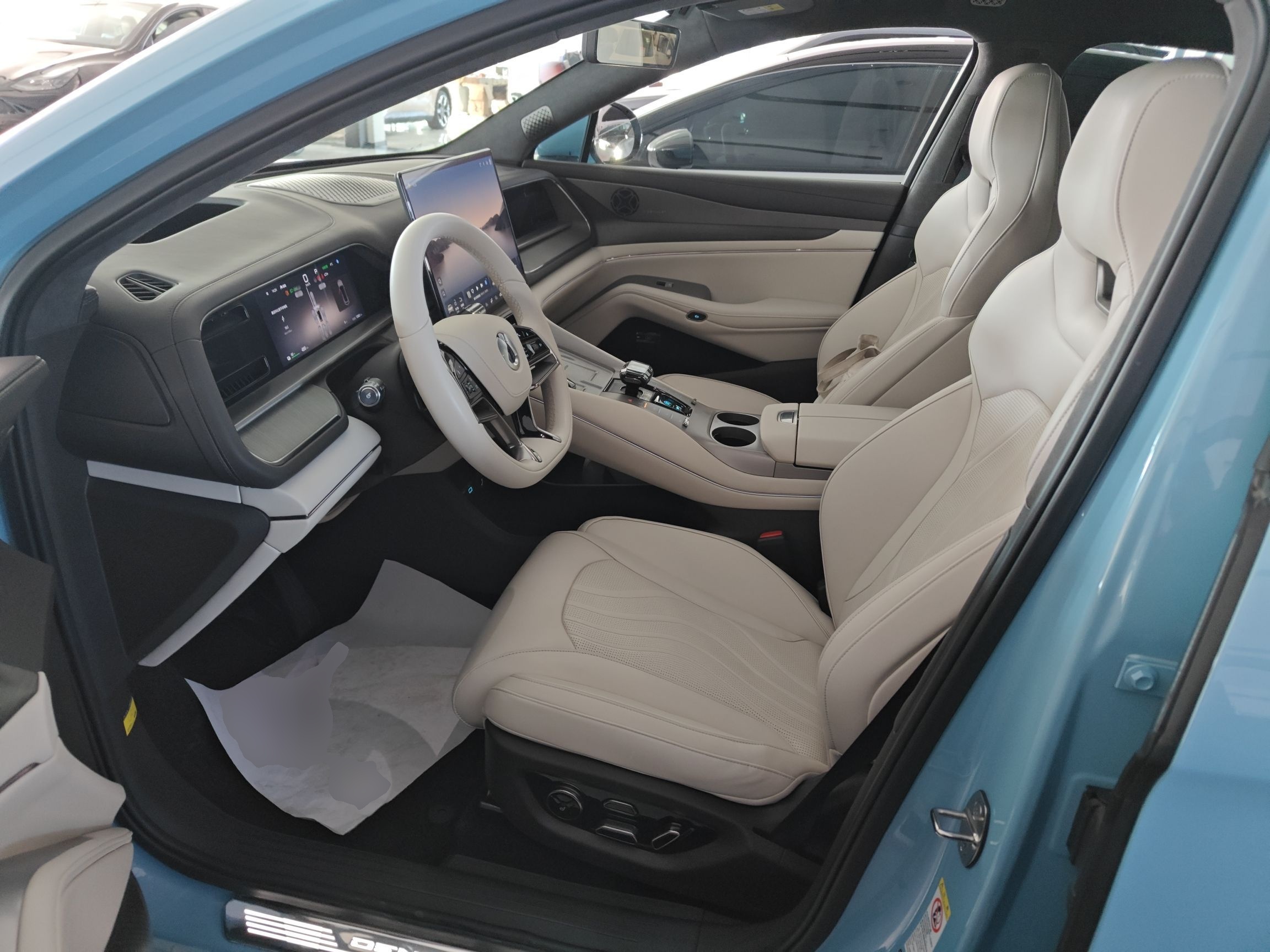 Переднее сиденье в автомобиле