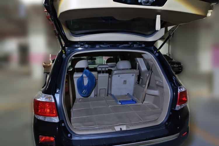 Used Toyota Highlander 2012 2.7L Two-Wheel Drive 7-Seater Luxury Edition Trunk