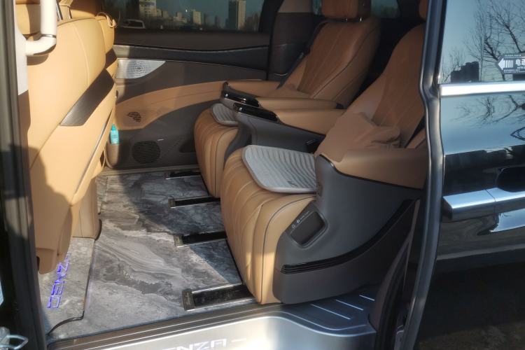 Used Denza D9 2022 DM-i 1040 Prestige Model