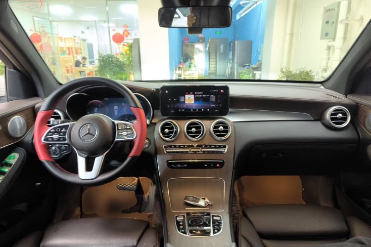 Used Mercedes-Benz GLC 2021 GLC 300 L 4MATIC Dynamic Model Center Console