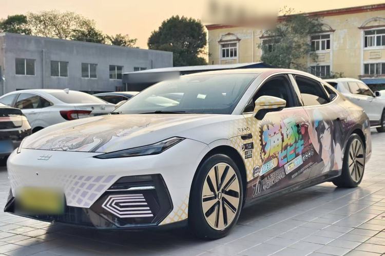 Used Geely Galaxy E8 2024 665 km Range Rear-Drive Starship Long-Range Version