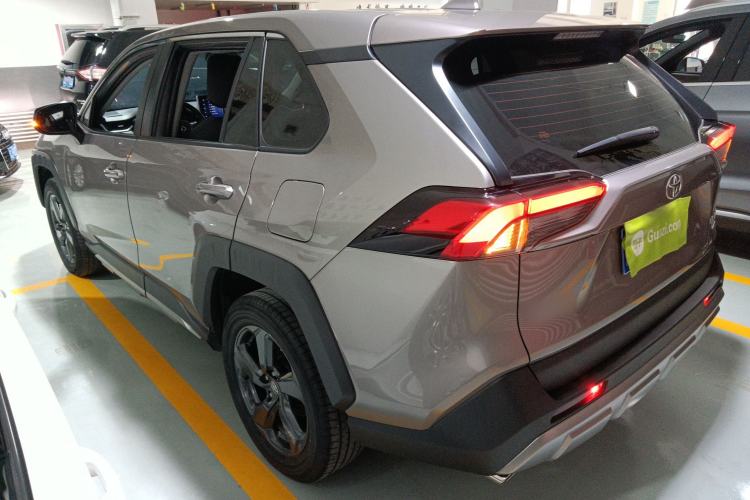 Used Toyota RAV4 2022 2.0L CVT 4x4 Fashion Edition
